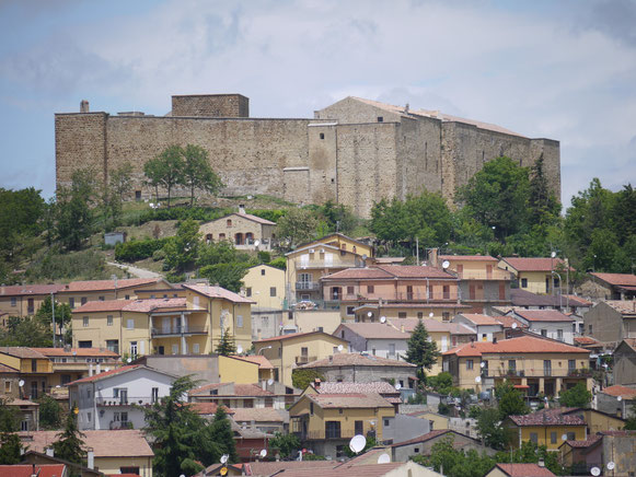 Lagopesole, die größte erhaltene Normannenburg, leider für uns geschlossen