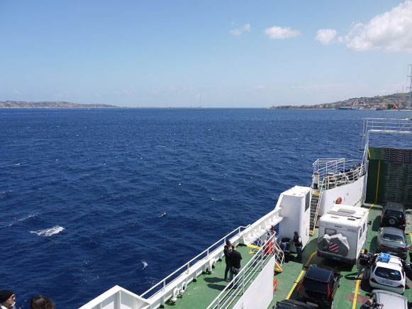 so schmal ist die Meerenge bei Messina