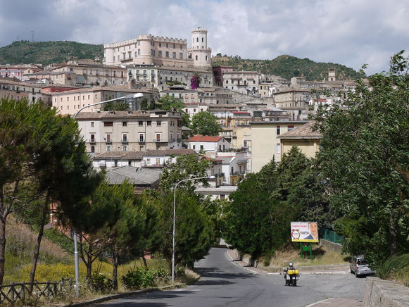Corigliano Calabro, mit den freundlichsten Einheimischen auf unserer Tour, teilweise ehemalige Gastarbeiter.
