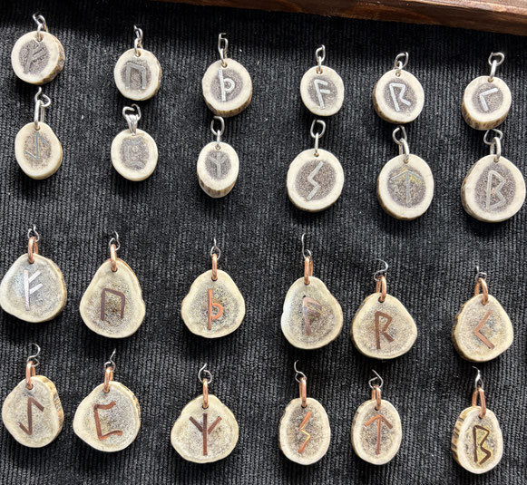 Schmuck Geweih Amulette Runen