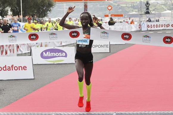 Vivian Cheruiyot se lleva una victoria dominante en la Mitad de Lisboa (Organizadores) © Copyright