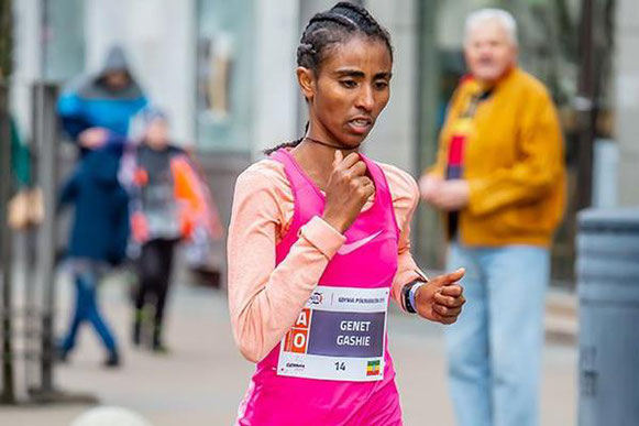 Genet Gashie en camino a la victoria en la Media Maratón de Gdynia (Organizadores) © Copyright