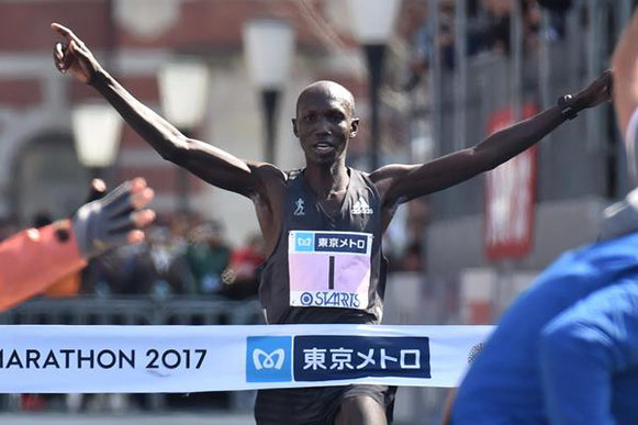 Wilson Kipsang ganando el maratón de Tokio (AFP / Getty Images) © Copyright