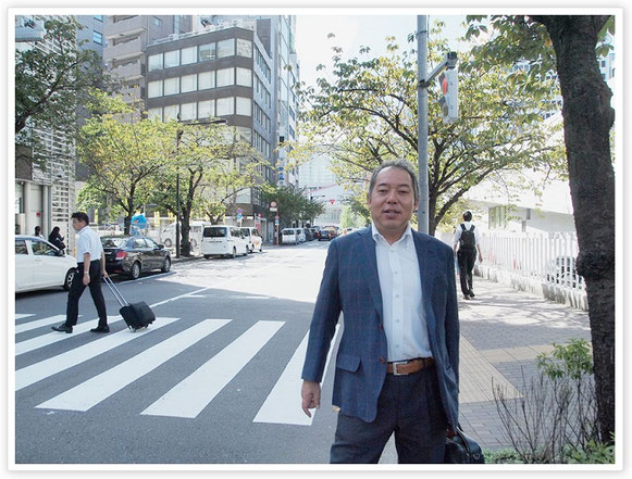 この日も多忙なスケジュールをこなす姫井さん。東京・銀座桜通りにて。