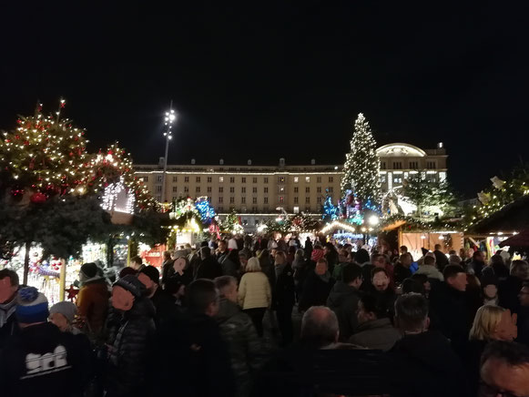 Striezelmarkt Dresden, Weihnachten 2019 - es lebe die Menschenmenge!