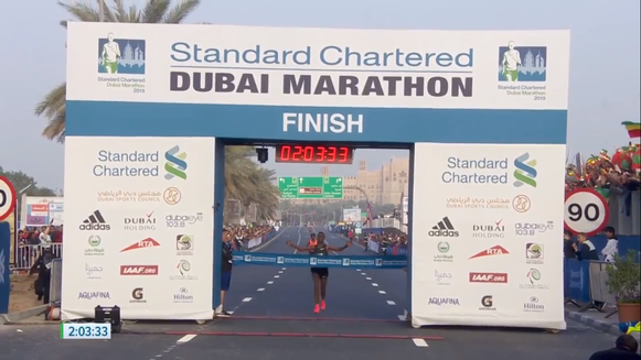 Molla Tamire, Getaneh (ETH) ganando el maratón de Dubai, fuente: dubaimarathon.org