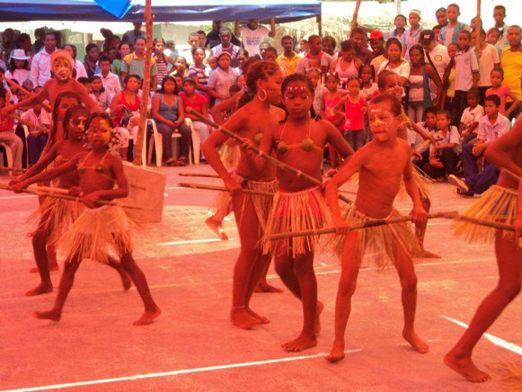 Baile Afro por los niños de Juan Y Medio
