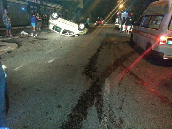 L'incidente di Via Pascoli a Cassino ieri sera intorno alle 23, auto ribaltata