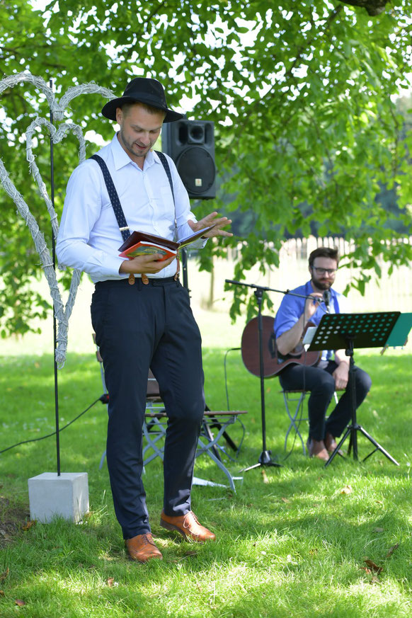 Strauß und Fliege, Johann-Jakob Wulf, Freie Trauung, Hochzeit, Blog, München, Bayern, Sebastian Meyer, Gitarre, Akustik, Live, Musik, Pangano