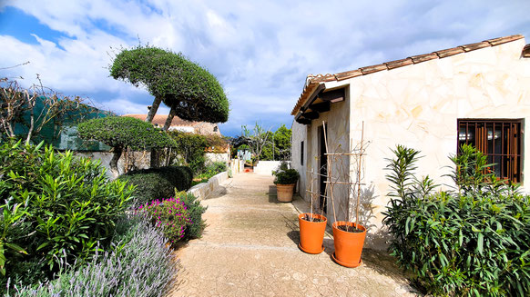 Finca with garden at the outskirts of Llucmajor