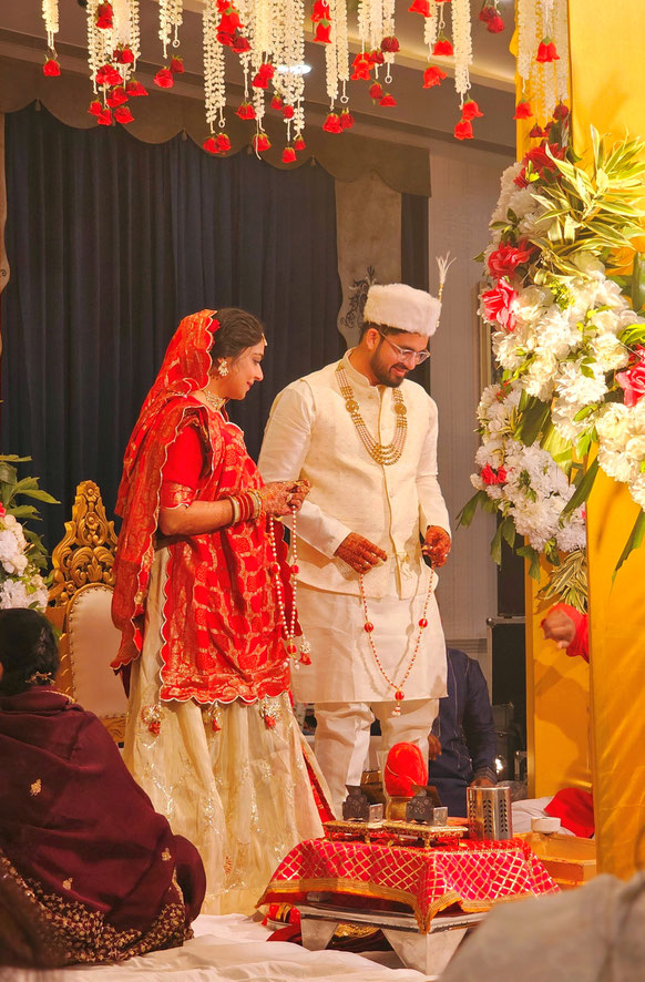 The bride and groom exchange necklaces, which is considered the actual marriage