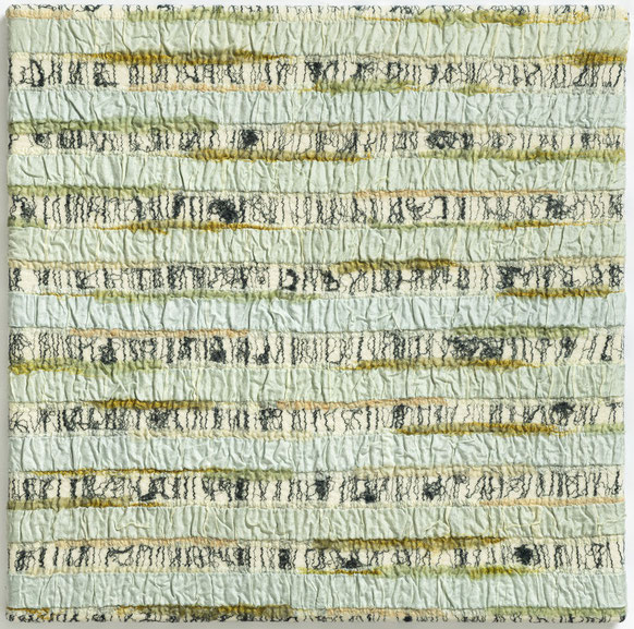 Textiles Streifenbild in zarten Grüntönen, zeitgenössische Kunst, Filzobjekt, © Friedhelm Hoffmann