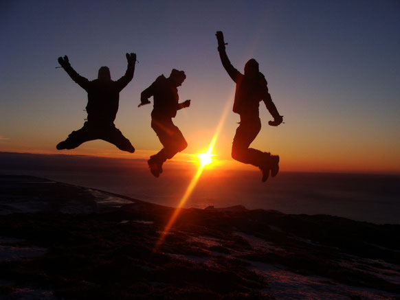 I, Mikis and Yannis on top of Mt. Hatta in the morning. // Am morgen auf dem Berg Hatta mit mir, Mikis und Yannis.