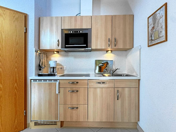 moderne Küche mit allem Zubehör zum Kochen