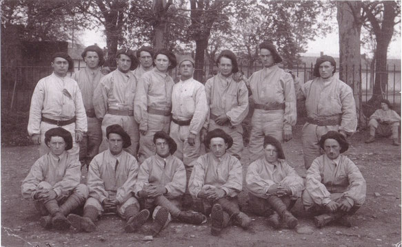 Membres d'une SES au quartier (fonds Amicale).