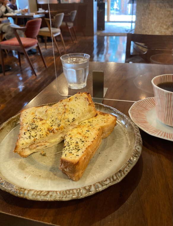 たまり醤油のホットサンド、絶品！･･･こちらの写真は【堀口珈琲】さんでのお茶シーンです。