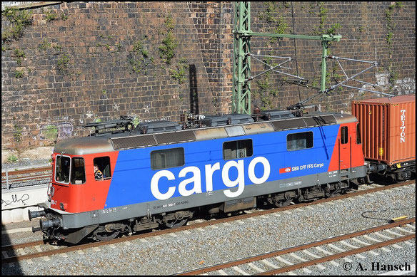 421 380-7 zieht am 29. April 2015 einen Containerzugumleiter durch Chemnitz Hbf. 