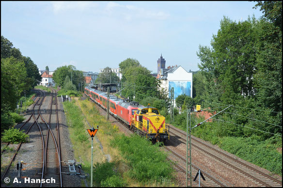 Hinter MEG 102 (2. Besetzung) verbirgt sich 203 153-2, die am 1. August 2019 vor Wagenlok 145 004-8 sechs Triebwagen der BR 642 durch Chemnitz-Süd gen AW Chemnitz schleppt 