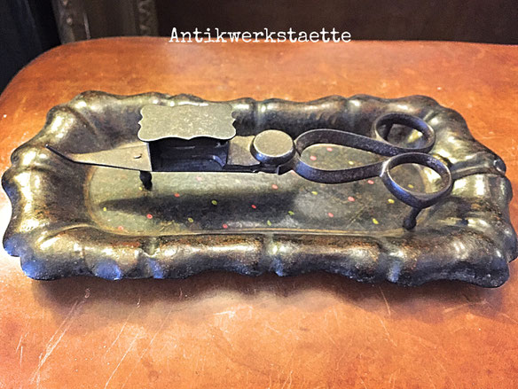 Candle snuffer