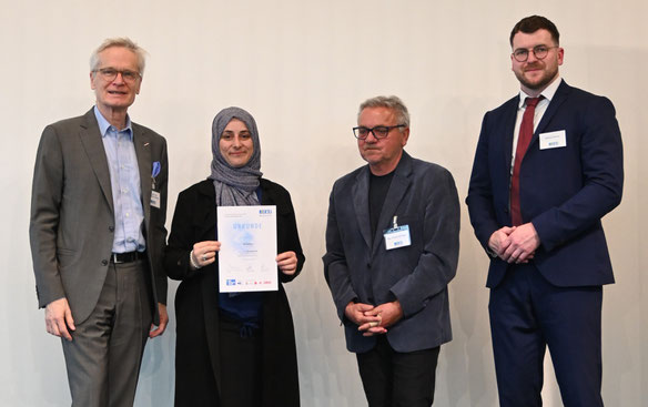 Offizielles Gruppenbild mit „Du kannst was“-Urkunde