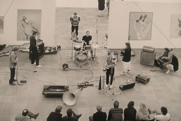 Konzert anlässlich einer Ausstellung von Maria Lassnig im 20er Haus, Wien, 1985