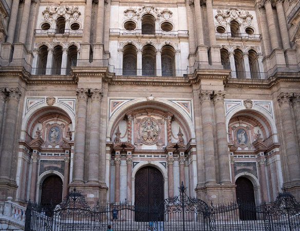 Bild: Eingangsportal der Kathedrale "Catedral de la Encarnación" in Málaga