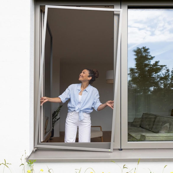 Spannrahmen, Insektenschutz für Fenster nach Maß bei Lamellen Junker