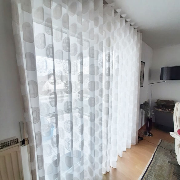 Halbtransparenter Wellenvorhang für sanftes Licht in Rodenbach b. Hanau