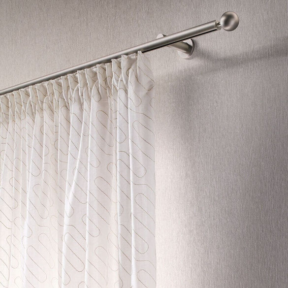 Interstil Innenlaufstange mit weißer Gardine
