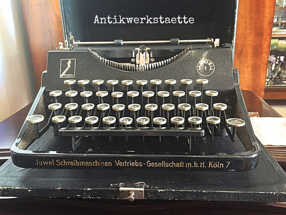 Vintage typewriter Juwel