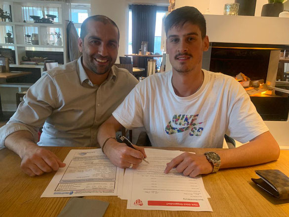 Sportlicher Leiter Yusuf Yüce mit Göktan Mus - Foto: Verein