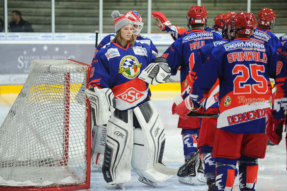 Stefanie Neuert mit ihrem U20 Team