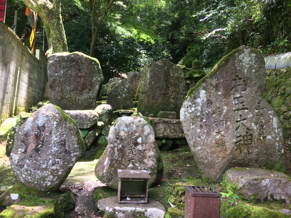 暗峠　石碑群（筆者撮影）