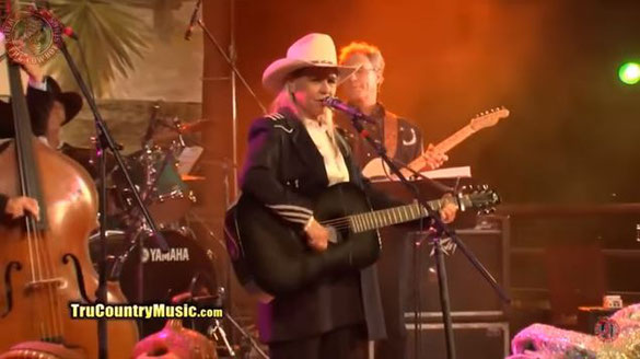 Jett Williams - Drivin' Nails In My Coffin (Live On ...