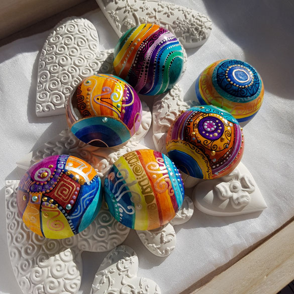 Halbkugeln bunt kunst bemalt