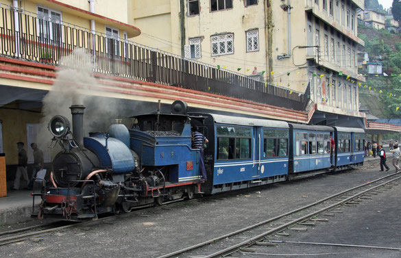 Toy-Train in Darjeeling