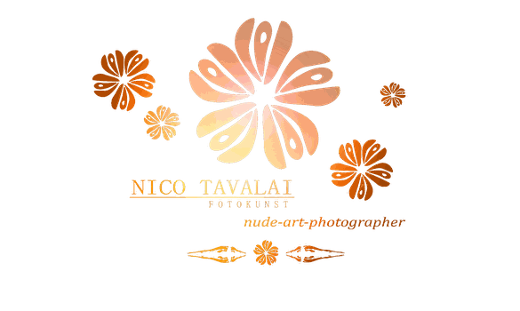 Logo Nico Tavalai Fotokunst nude-art photographer mit sinnlichen Blumen inspiriert von Aktshootings