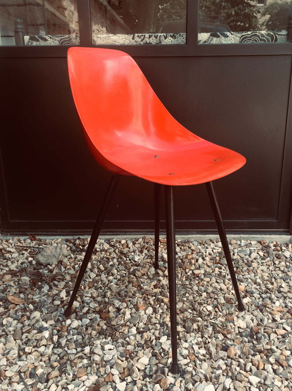 rene-Jean Caillette, chaise coccinelle, chaise vintage, chaise fibre de verre