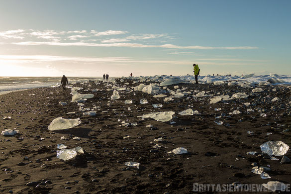 Jökulsarlon,Eisbrocken,schwarzer,Strand,Menschen,Island,Winter,Februar,Schnee.