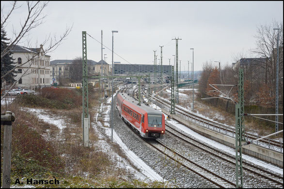 Am 19. Dezember 2017 wurde 611 030/530 von Freiberg nach Ulm überführt. Hier verlässt der Triebwagen Chemnitz Hbf.