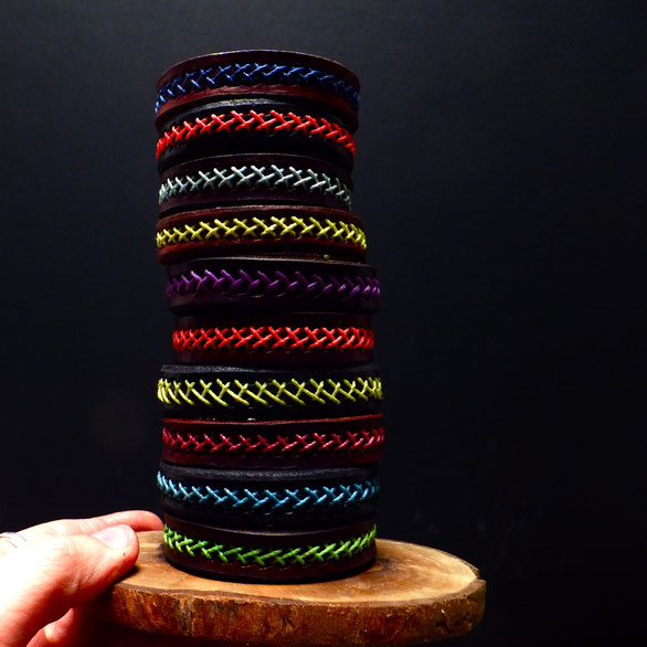 Freundschaftsarmband | Partnerarmband aus pflanzlich gegerbte, Leder bunt bestickt