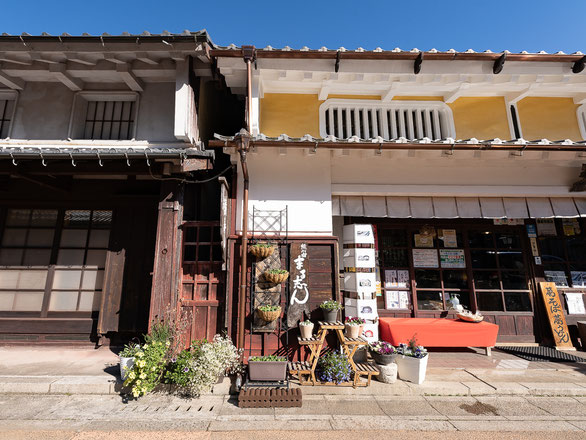 Typical storefront of Kumagawa Juku