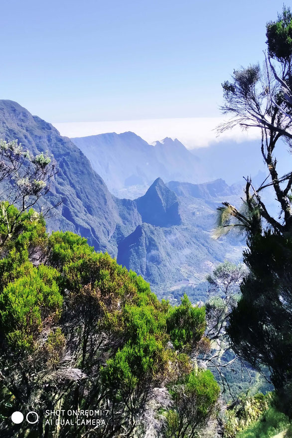 L'Ile de La Réunion: Point de vu au Coteau Kerveguen (2200m) sur le Cirque de Cilaos 