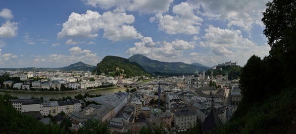 Freihand 180° Panorama, Blick auf den Inn von der Terasse Moderne Kunst, Österreich