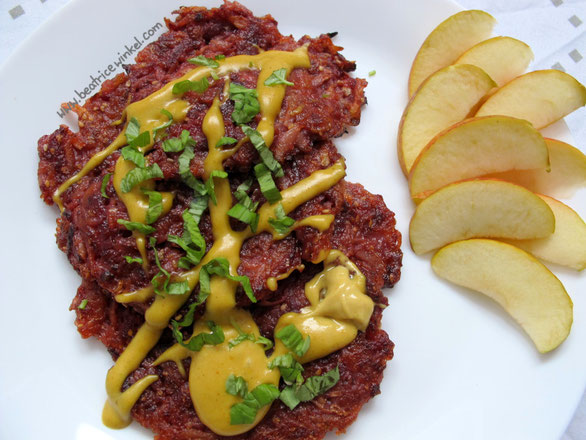 Beatrice Winkel - Rote Bete Kartoffel Puffer mit Erdnuss-Curry-Creme