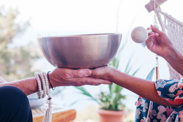 Emily Hess, Klangmassage