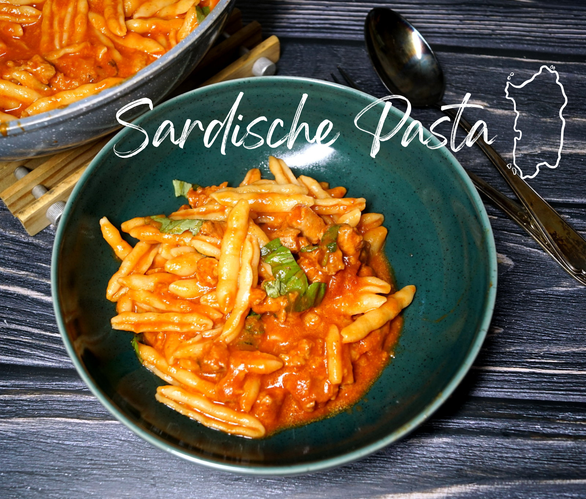 Mallureddu alla campidanese, eine Pastasalat nach einem Rezept aus Sardinien.