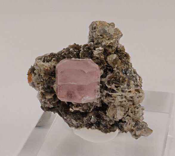 Pink apatite