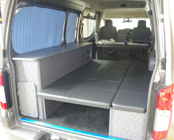 NV350キャラバン　ベッドキットといえば、車中泊にもトランポにも最適な【ライトキャンパーキット】がオススメです！