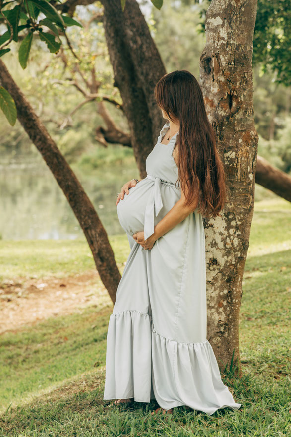 Robe femme enceinte longue bleue shooting photo